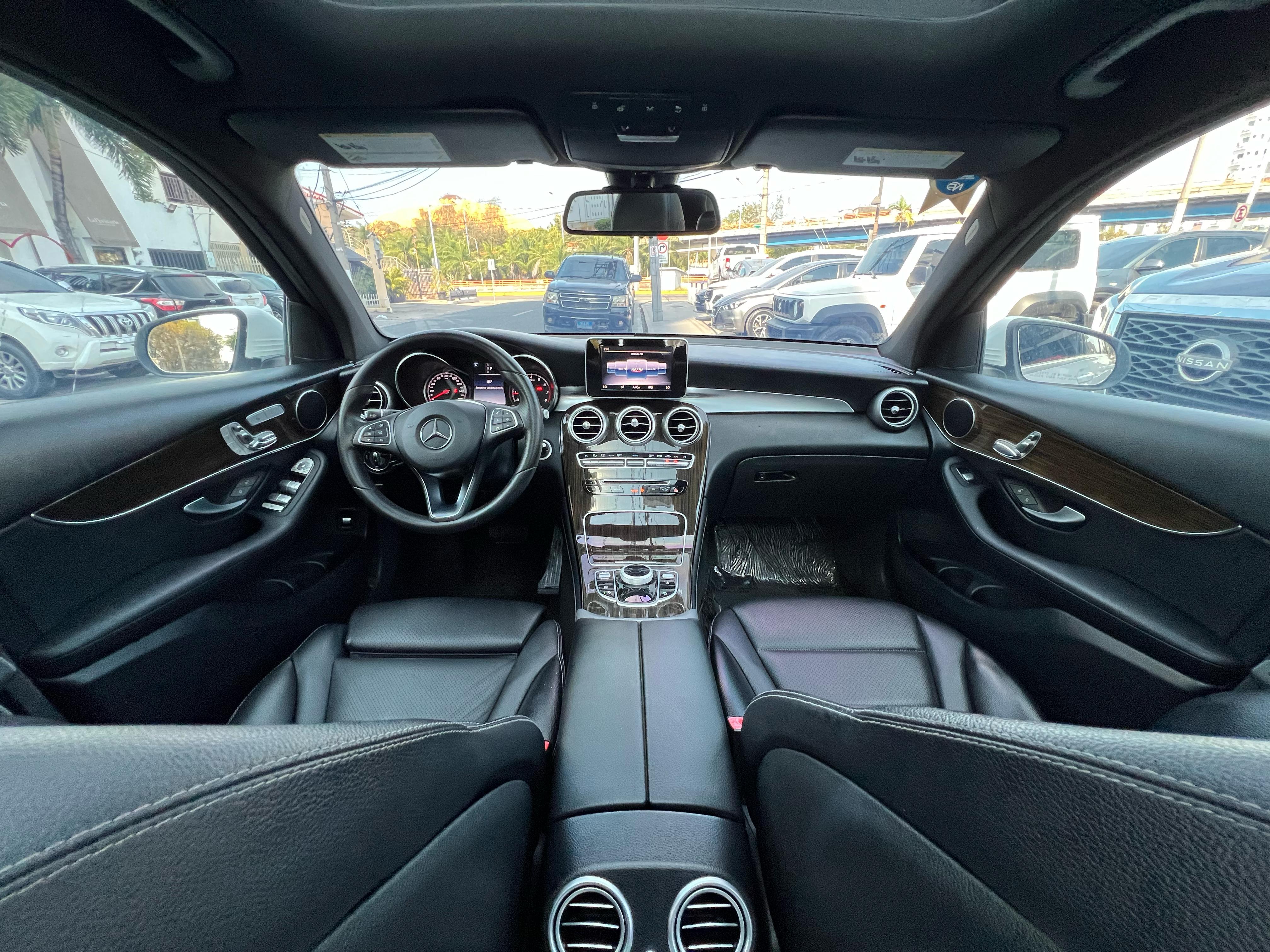 jeepetas y camionetas - Mercedes Benz GLC 300 2018 Clean  7