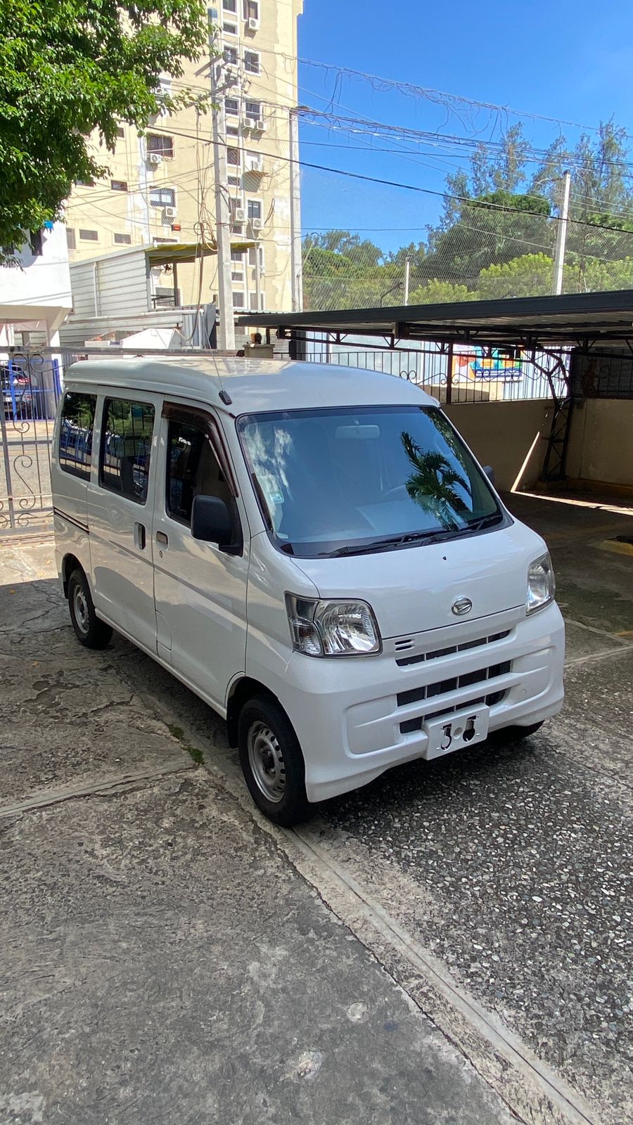 jeepetas y camionetas -  Lista para carga o pasajeros.