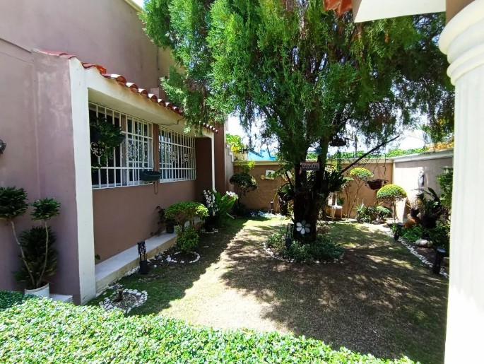 casas - Casa en Venta con Gran Patio en Altos Arroyo Hondo 4