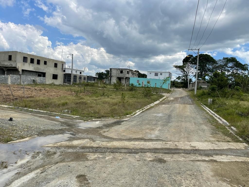 solares y terrenos - vendo solar  154 mts . de esquina  con titulo de propiedad en santo domingo