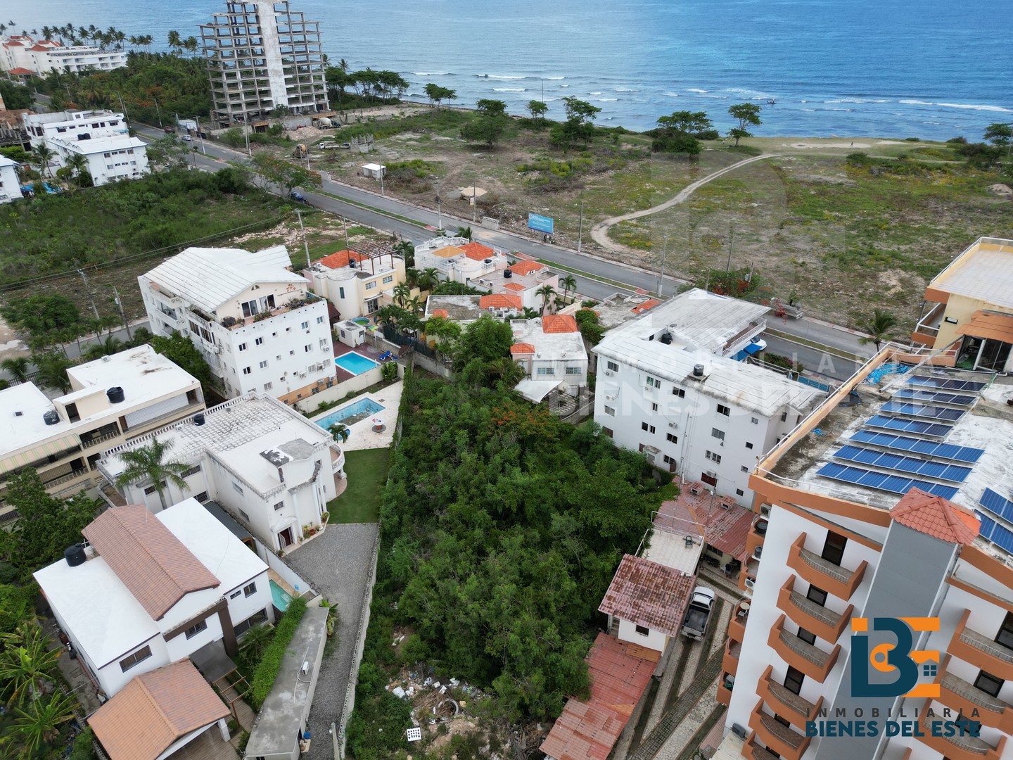 solares y terrenos - 
Se VENDE  Excelente Solar  con 1,024 metros en el CENTRO DE JUAN DOLIO 7