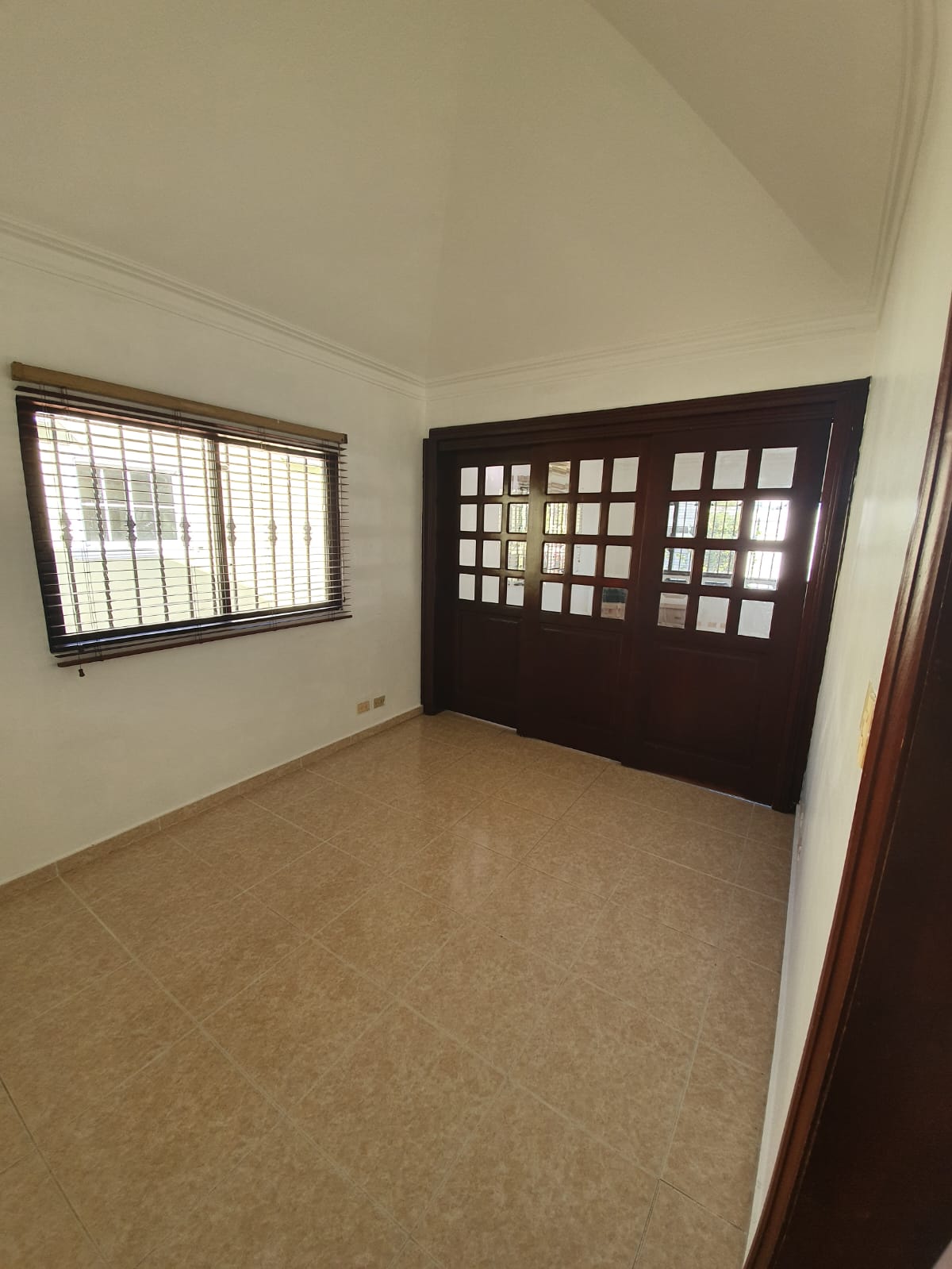 casas - VENTA DE HERMOSA CASA UBICADA EN ALT. ARROYO HONDO 1