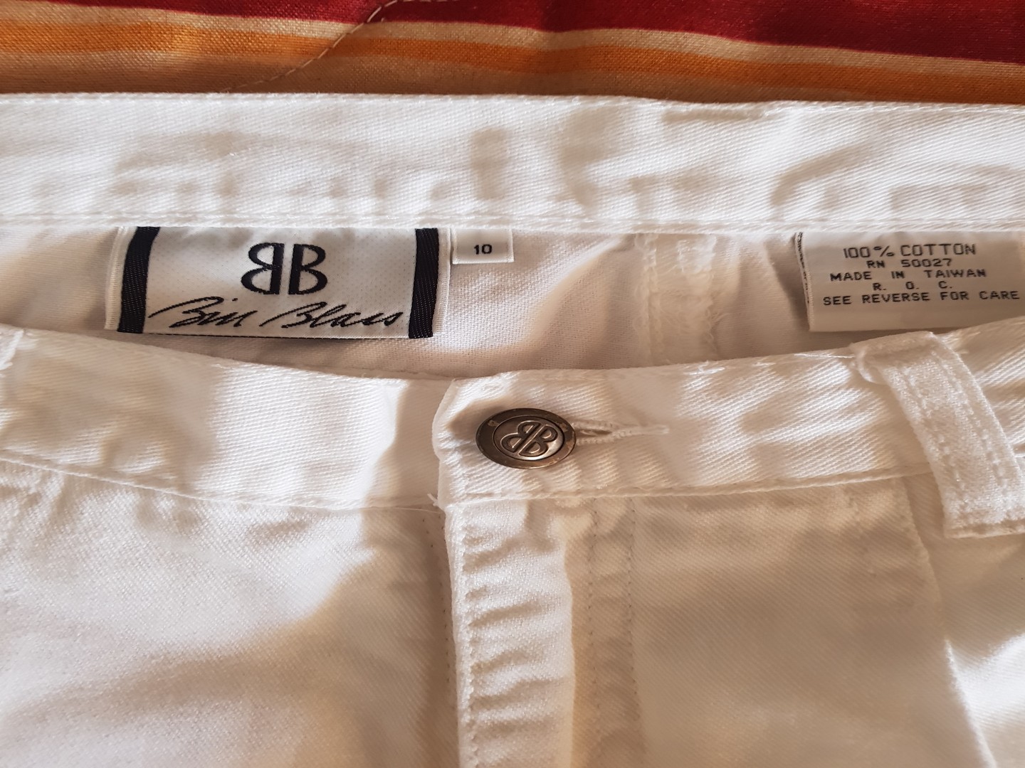 ropa para mujer - Pantalón blanco, diseño exclusivo de Bill Blass, tela estilo jeans 1