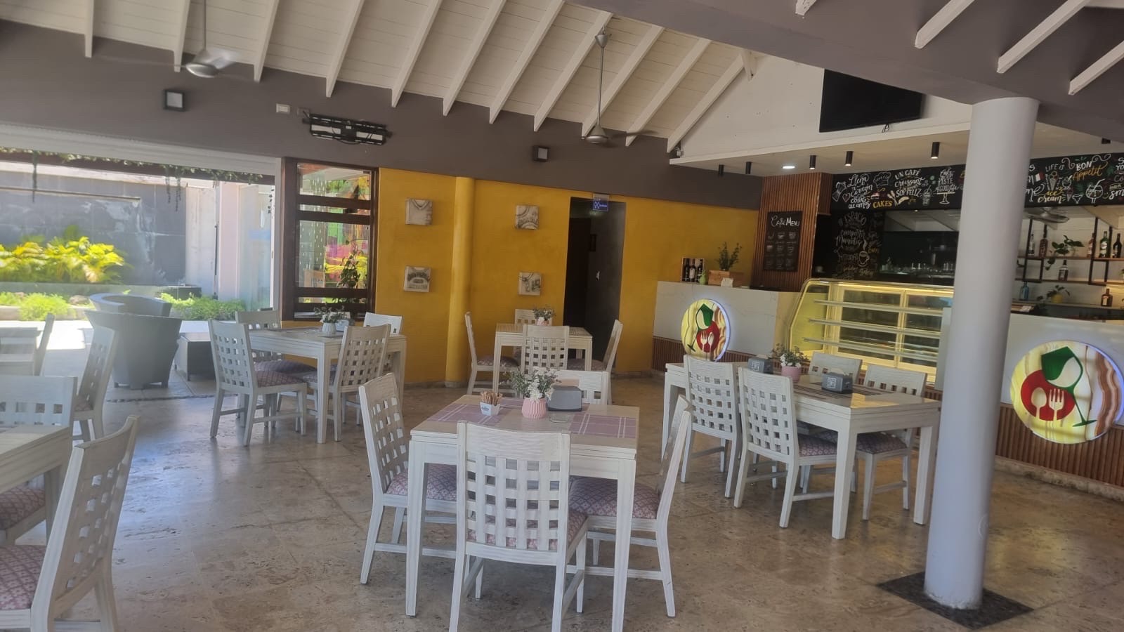 oficinas y locales comerciales - se vende restaurante en sosua  4