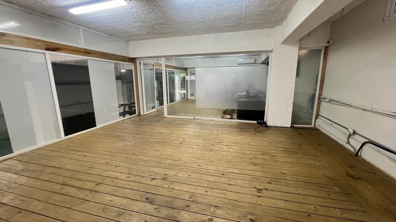 oficinas y locales comerciales - Nave en venta de 3 pisos, en el Ensanche fe, Santo Domingo. 4