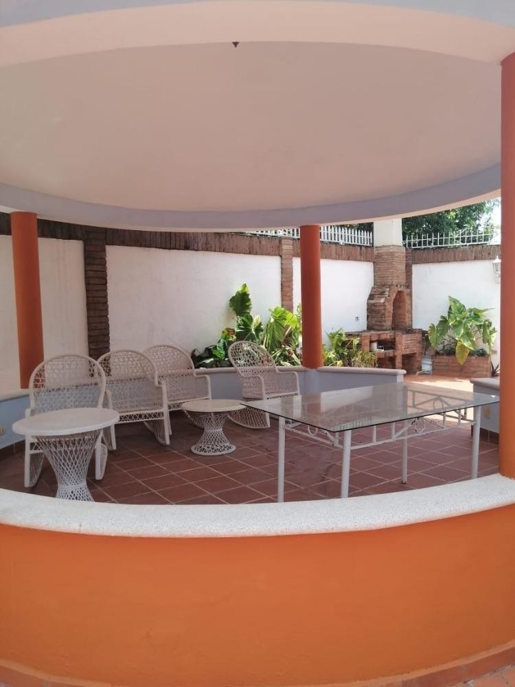 casas - Se vende Hermosa y espaciosa casa de Tres niveles, en Venta en Arroyo Hondo III. 6