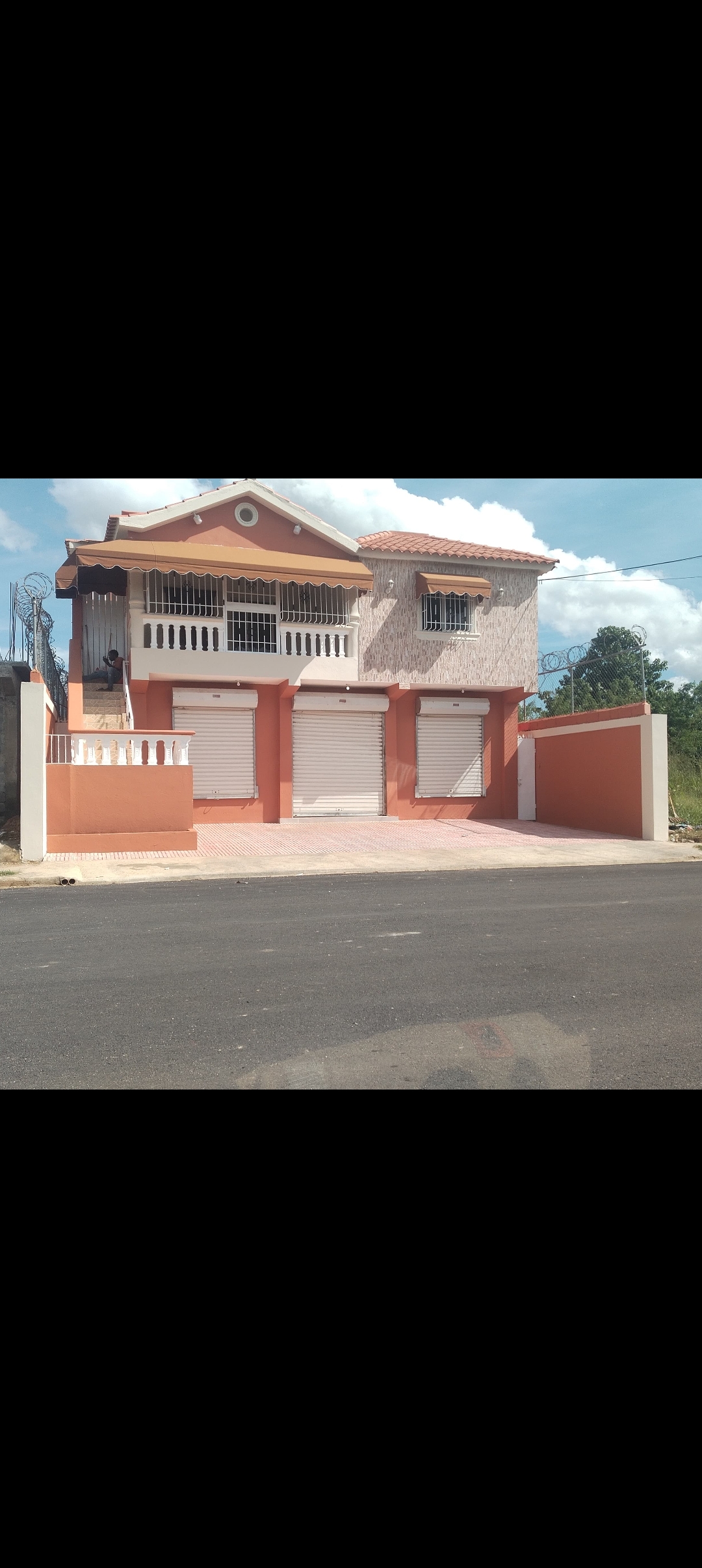 casas - CASA CON LOCAL COMERCIAL 