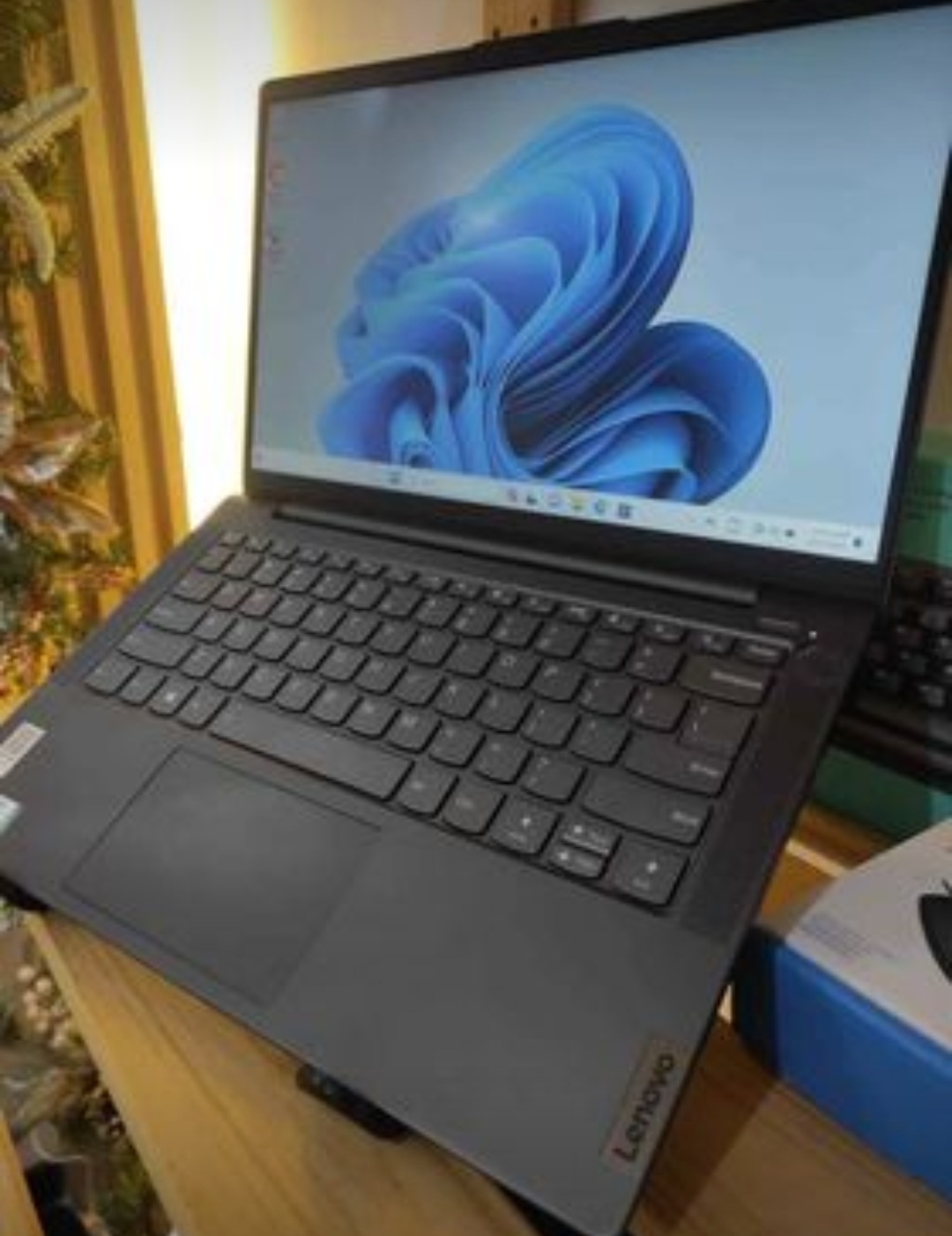 computadoras y laptops - Lenovo IdeaPad 5 14", Core i7 11th, 8GB RAM, 512GB SSD, Lector de Huellas, Nueva 3