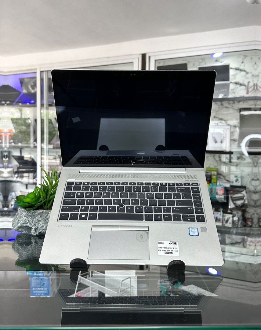 computadoras y laptops - Laptop HP EliteBook 840 G5 core i7 8ma gen 8GB Ram 256GB SSD  0