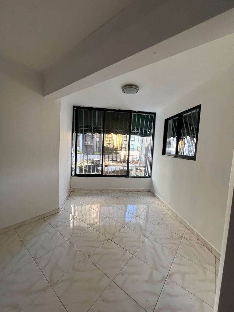 apartamentos - Alquilo apto vacio de 2 hab, 1 baño, balcon integrado, sala, comedor, area de la 9