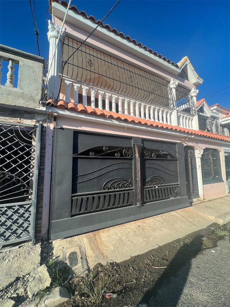 casas - Venta de casa de dos niveles en prado de san Isidro Santo Domingo este  7