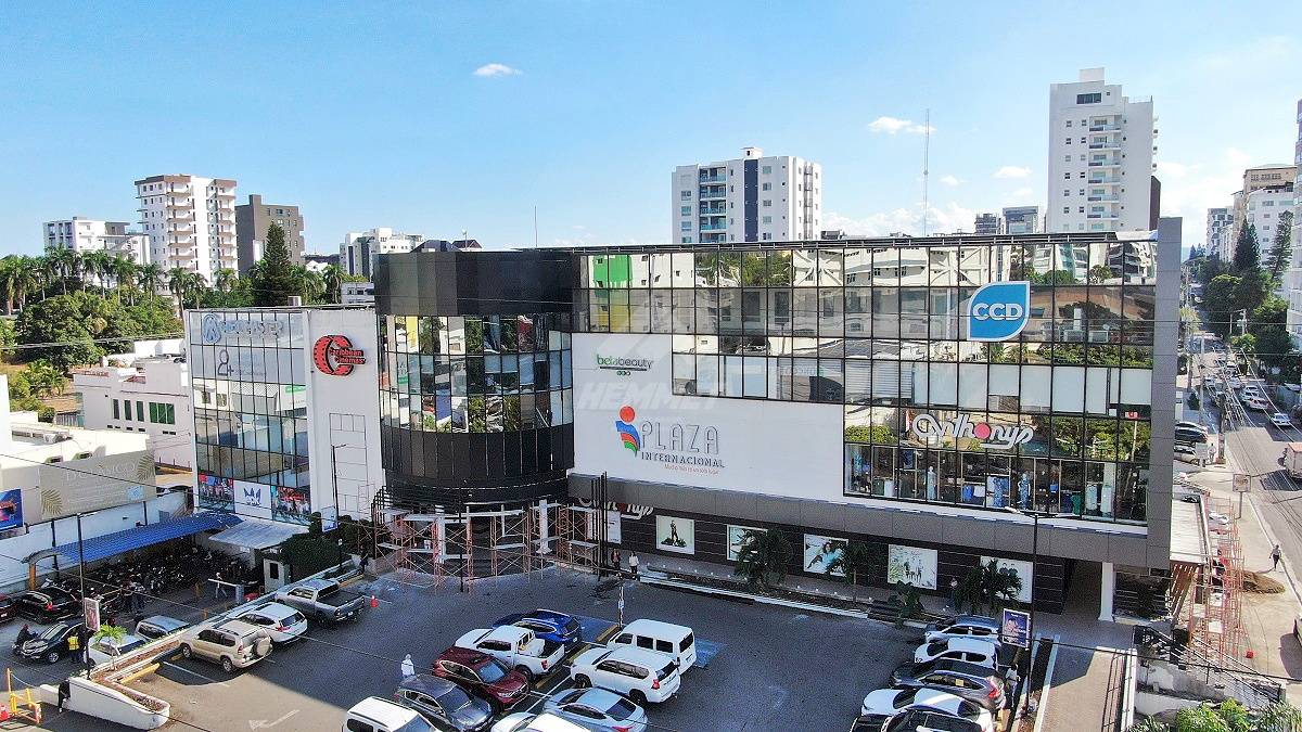 oficinas y locales comerciales - LOCAL PRIMER NIVEL PLAZA INTERNACIONAL SANTIAGO 