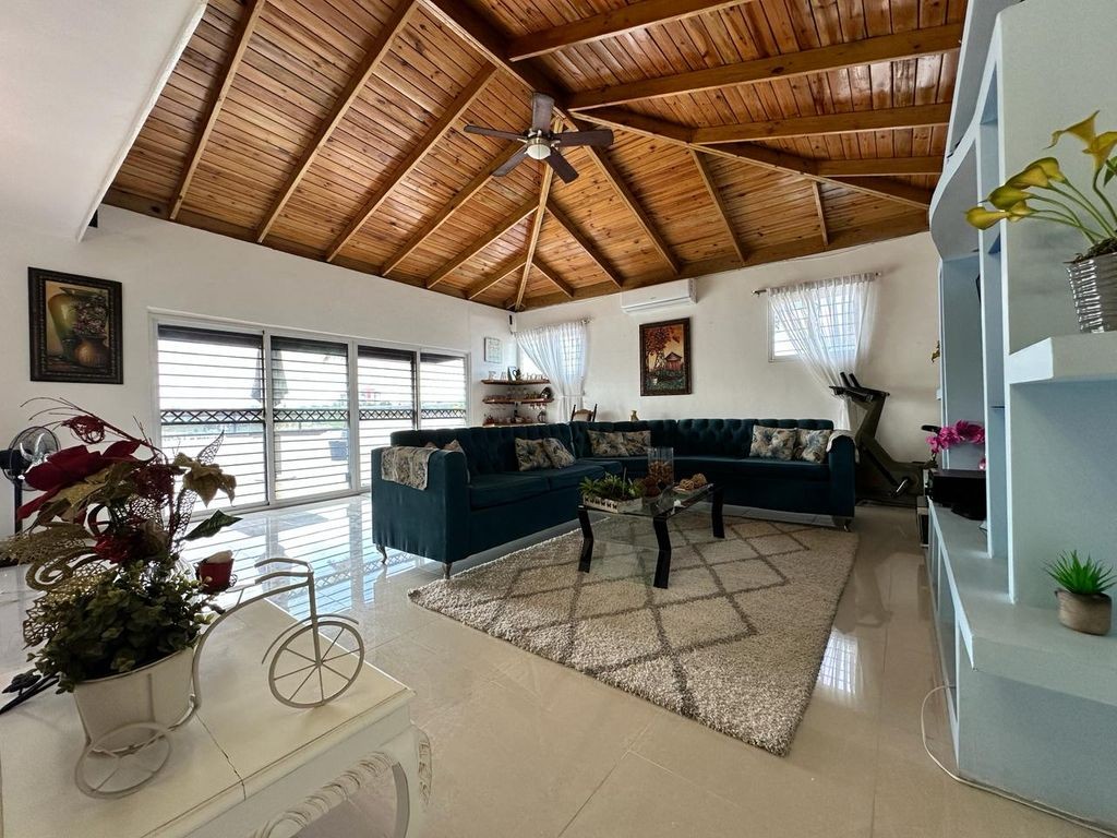 apartamentos - Hermoso penthouse en Los Corales del Sur 0