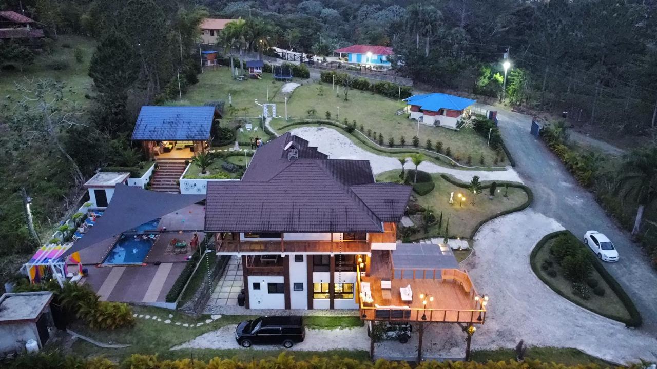 casas vacacionales y villas - Vendo exclusiva villa amueblada en Jarabacoa