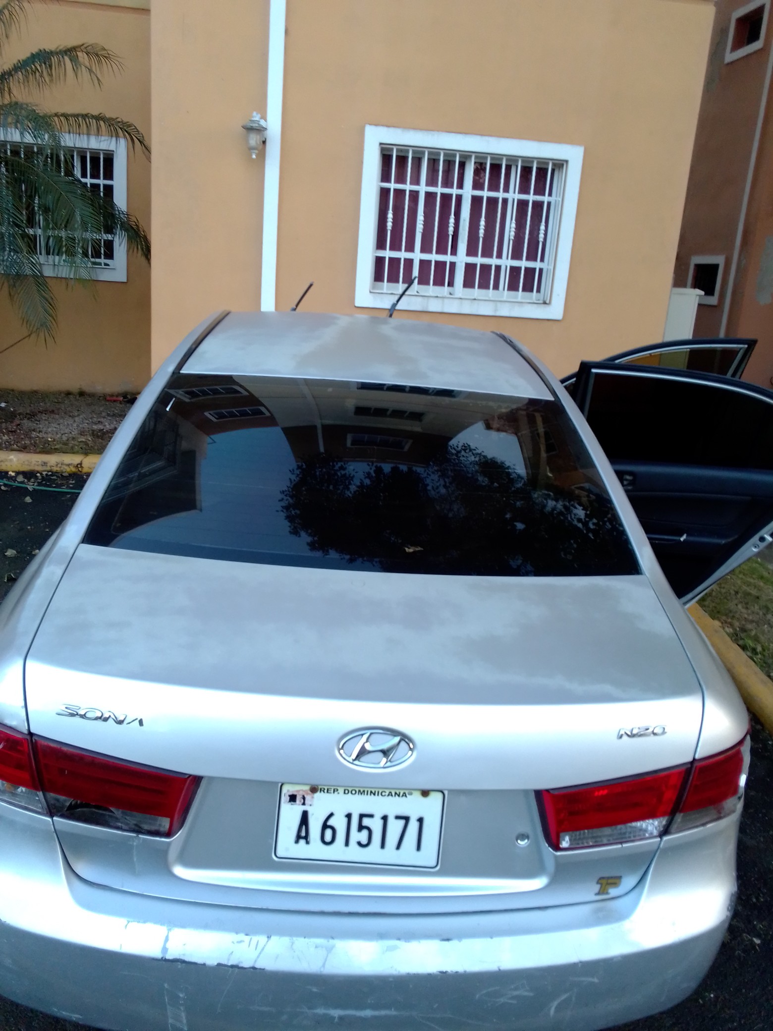 carros - Vendo carro Hyundai n20 años 2007 color gris precios 175 mil