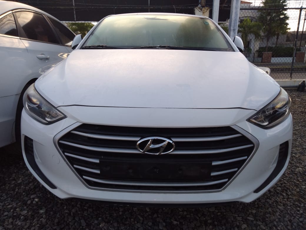 carros - HYUNDAI AVANTE 2017 BLANCODESDE: RD$700,100.00 0