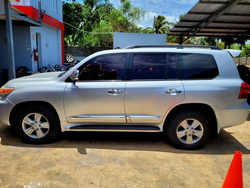 jeepetas y camionetas - Toyota land cruicer 2013 1