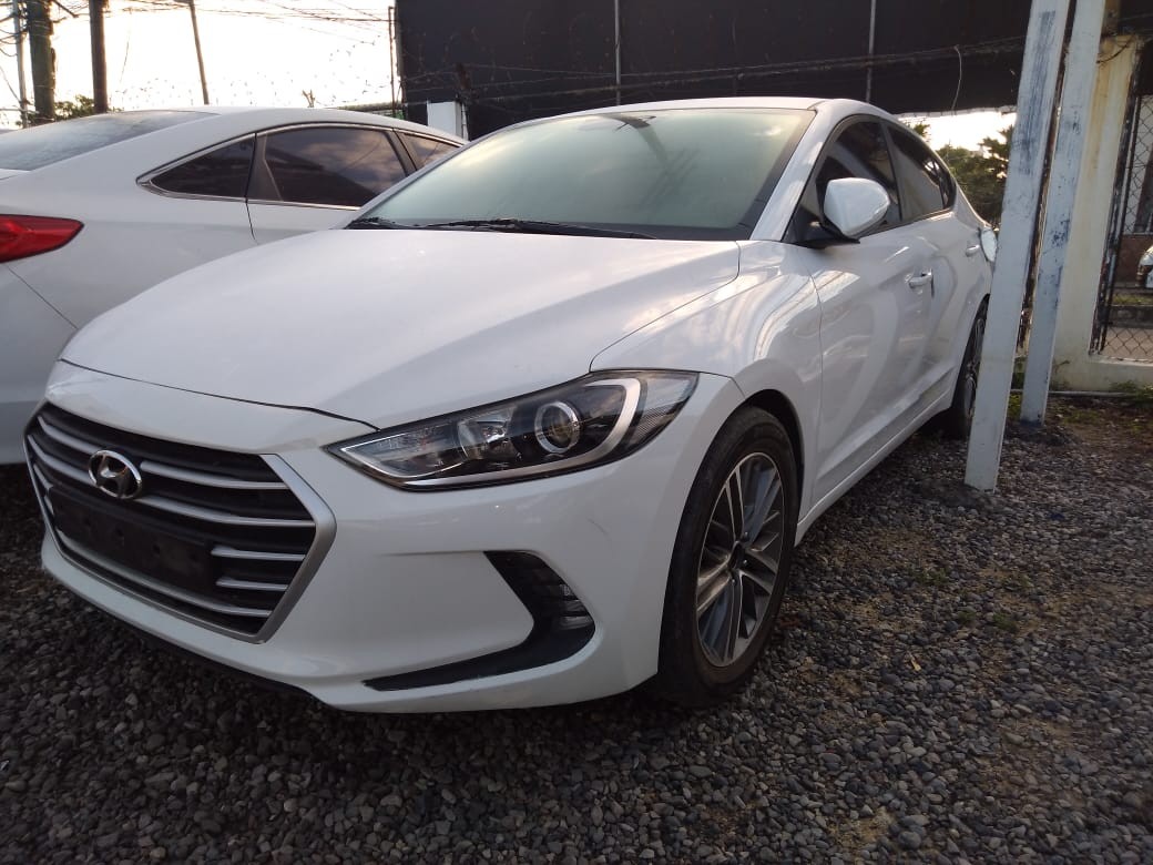 carros - HYUNDAI AVANTE 2017 BLANCODESDE: RD$700,100.00 1