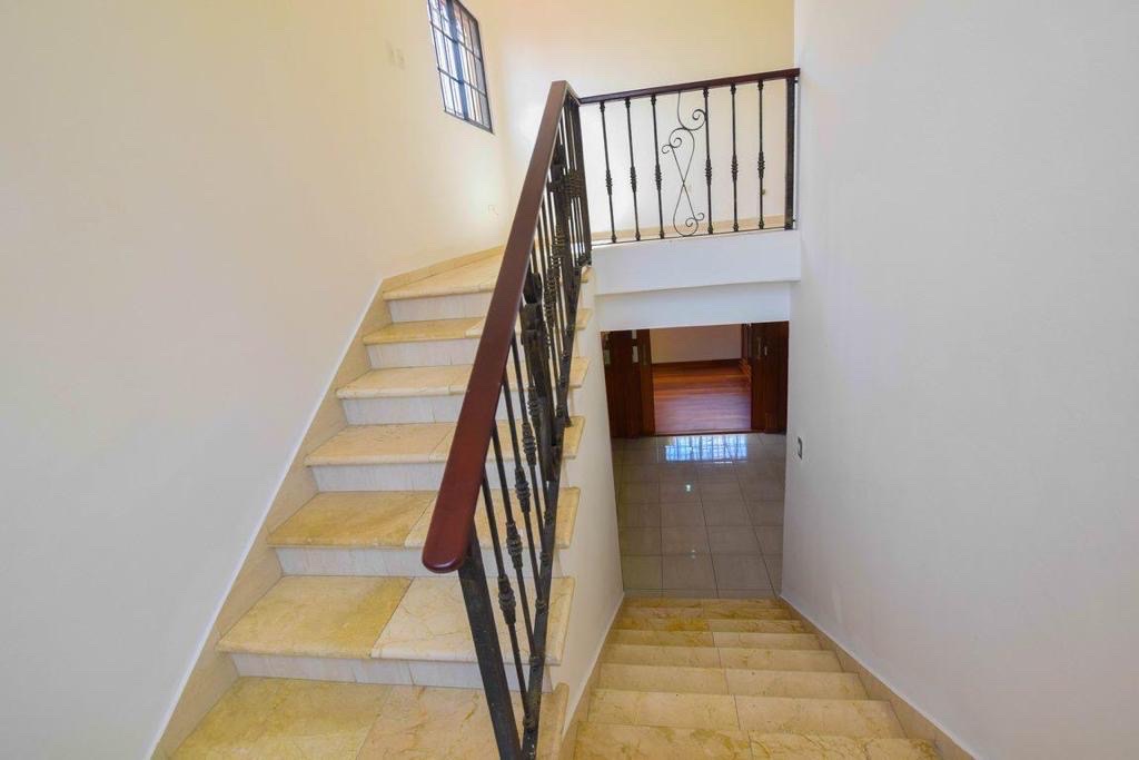 casas - venta de casa con piscina en Arroyo Hondo Santo Domingo República Dominicana  6