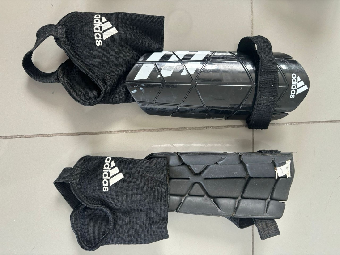 deportes - Espinilleras Adidas Ever Reflex
Negras 
Para futbol 
Con protección de tobillos