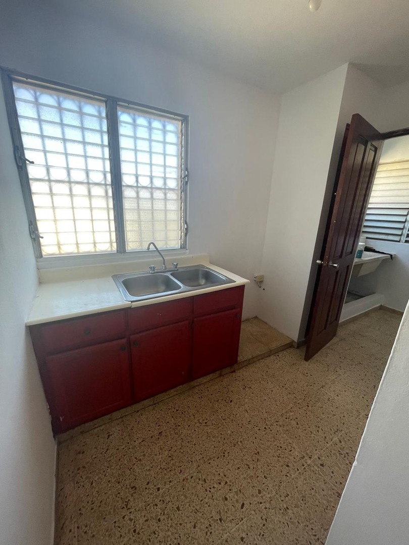 apartamentos - Alquiló en Urb Fernández 2do piso105 mts2 hab1 bañoBalcónRD$42,000 6