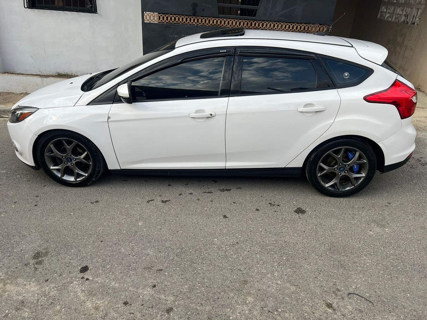 carros - Vendo increible carrro ford hatchback 2013 3