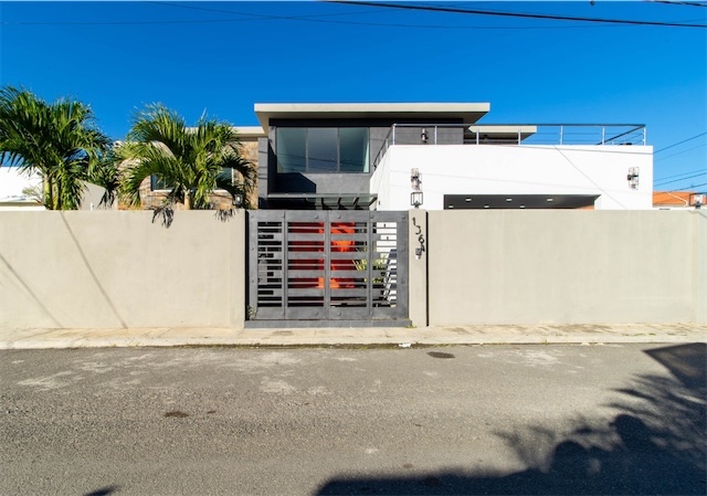 casas - Casa con piscina en Venta en Proyecto cerrado.