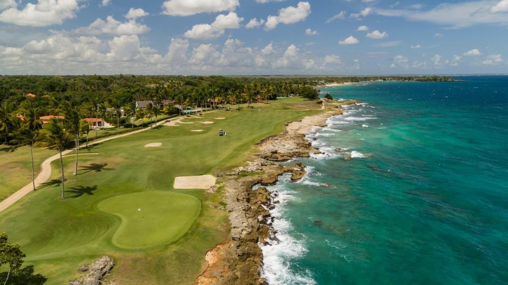 solares y terrenos - Casa de campo, solar de 2.500 metros, titulo limpio, de oportunidad. 4