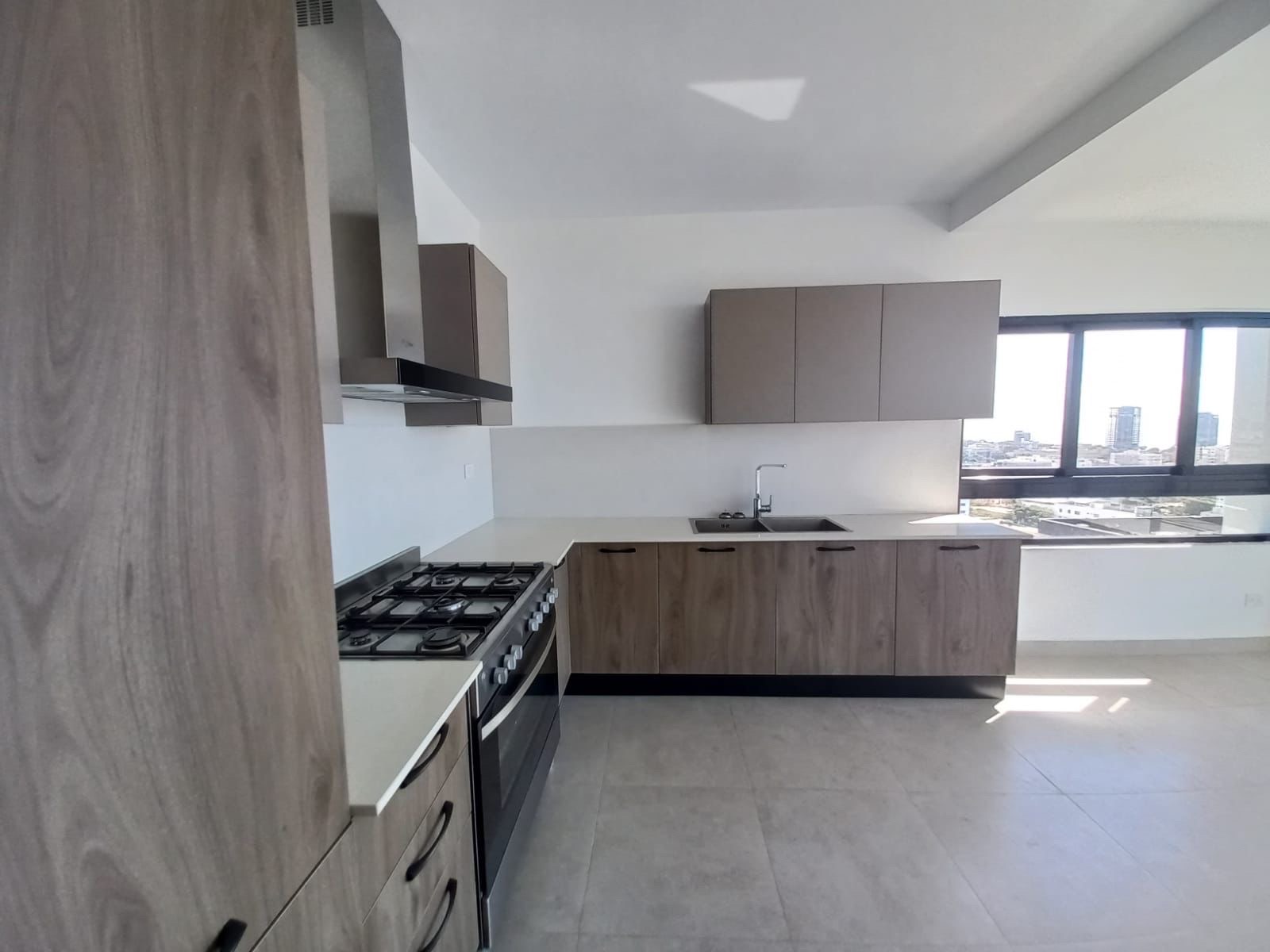 apartamentos - vendo apto con vista al mar 
piso alto 
200. Mt2. 
3 habitación 

us$ 400,000 4