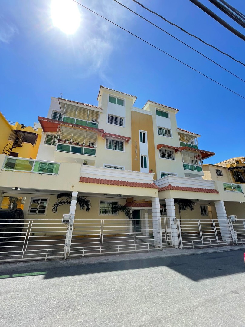 apartamentos - Apartamento en venta. 4to piso con terraza, Aut. San Isidro. Cerca del Olè