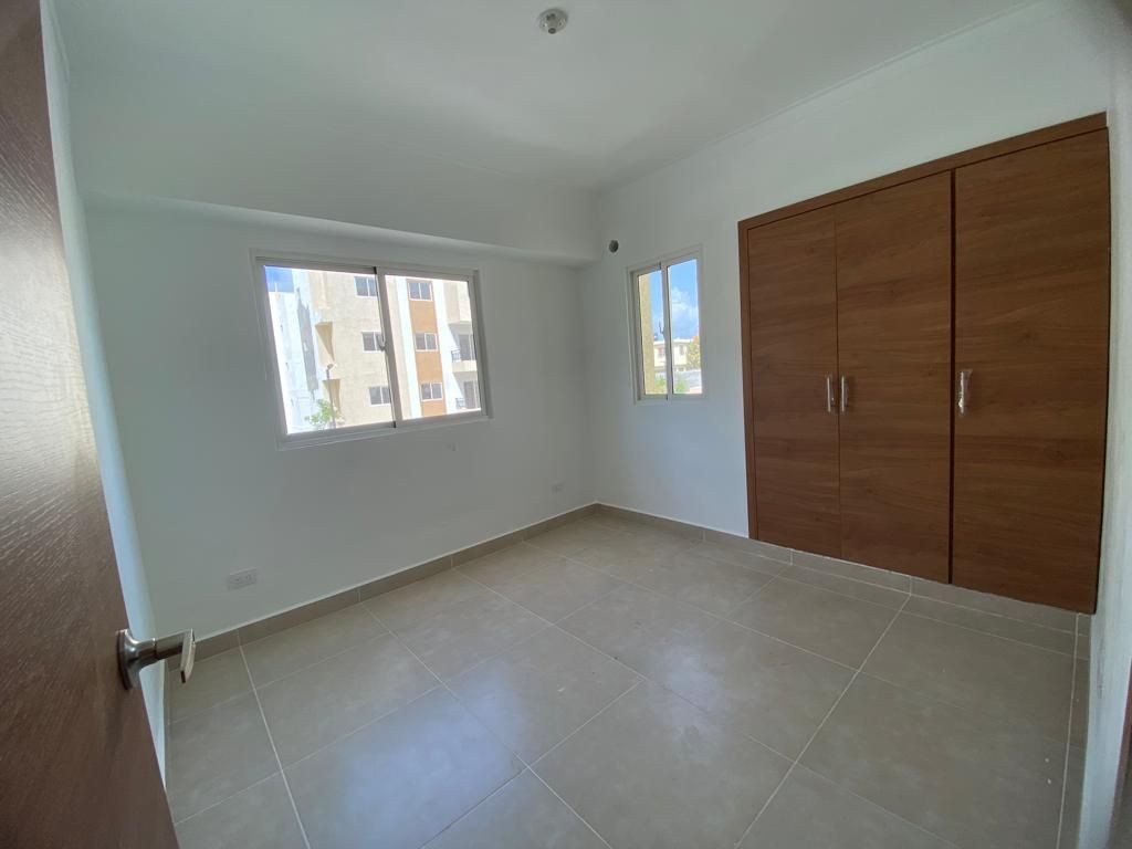 apartamentos -  Colinas del Oeste de 3 habitaciones 2 banos 1 y 2 parqueos balcon 4