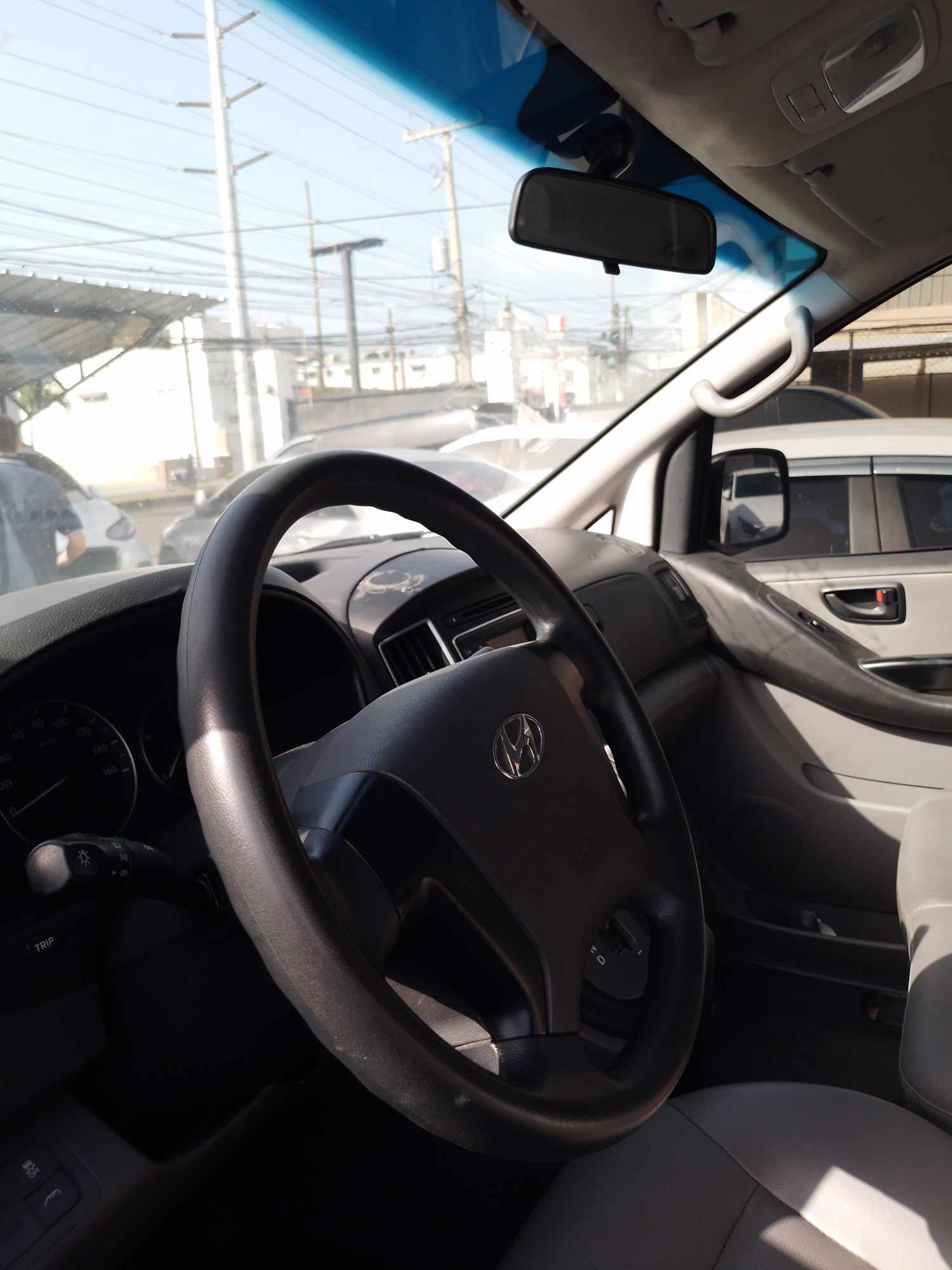 jeepetas y camionetas - HYUNDAI STAREX 2017 GRIS 1