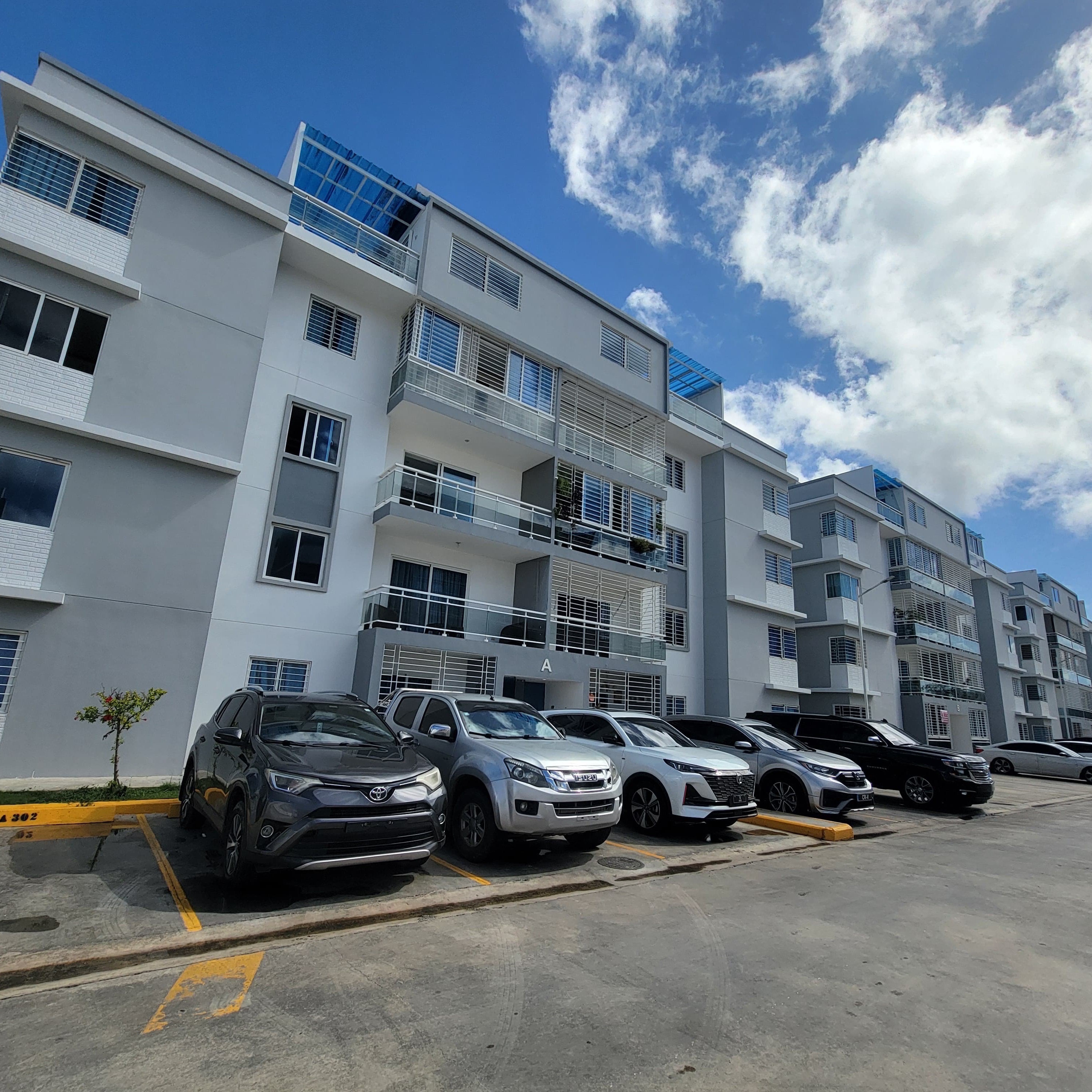 apartamentos - venta de apartamento en las cayenas autopista de san Isidro de 113mts 