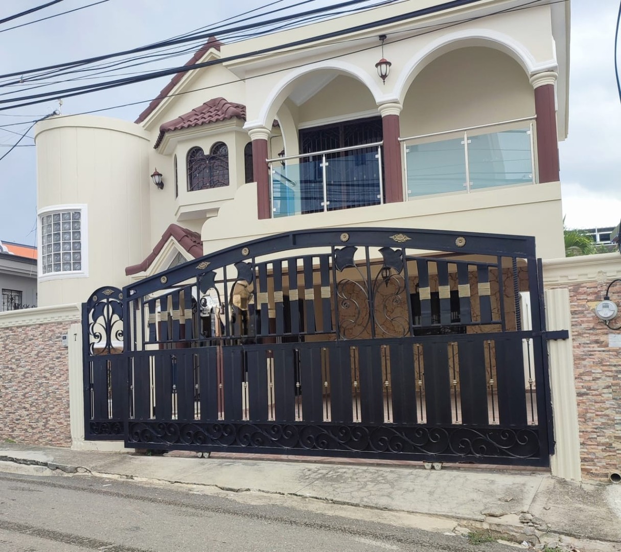 casas - Excelente Vivienda Ubicada en Vista del Cerro