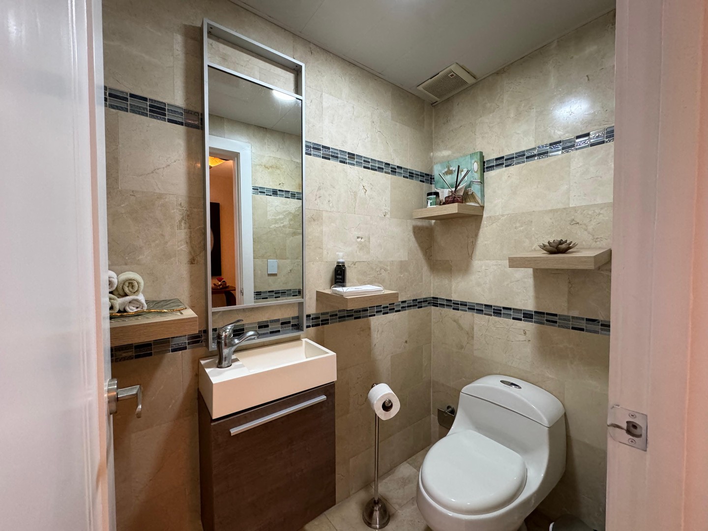 apartamentos - Venta de apartamento piso alto en Los Cacicazgos 8