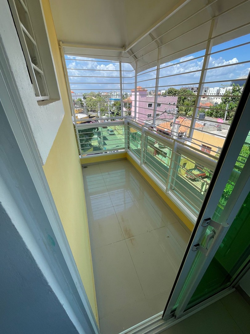 apartamentos - Apartamento en venta. 4to piso con terraza, Aut. San Isidro. Cerca del Olè 2