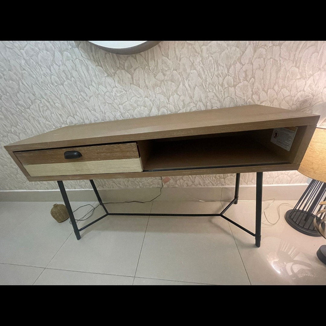 muebles y colchones - Consola o repisa en madera importada para TV