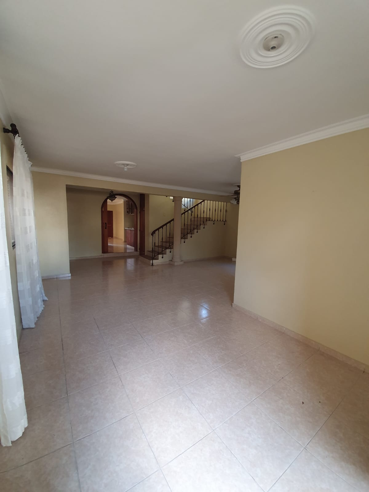 casas - VENTA DE HERMOSA CASA UBICADA EN ALT. ARROYO HONDO 8