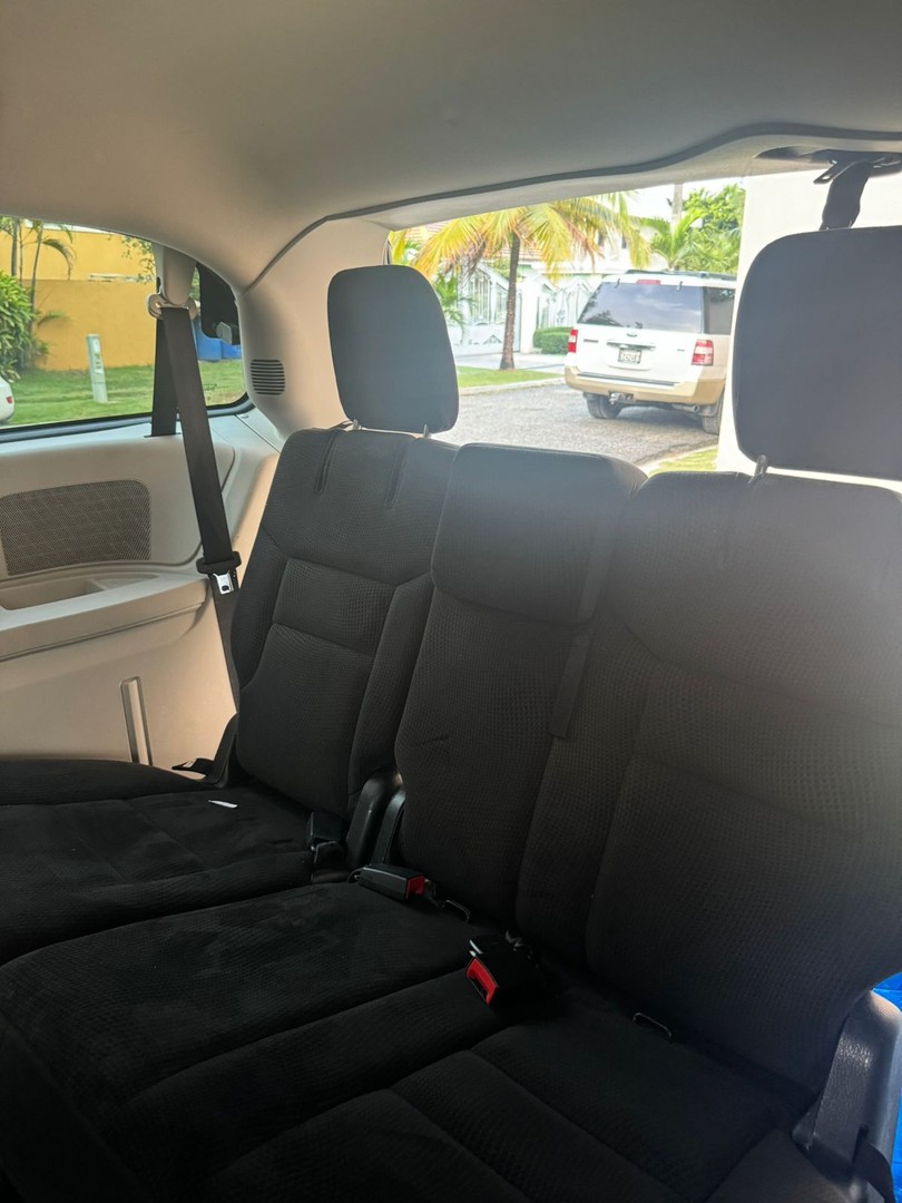 jeepetas y camionetas - Dodge Caravan 2018 en venta
 6