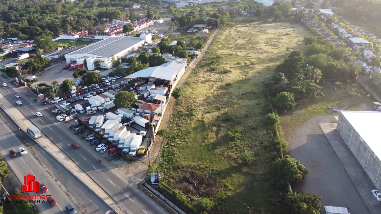 solares y terrenos - Terreno en la Autopista Duarte entrada a Santiago  1