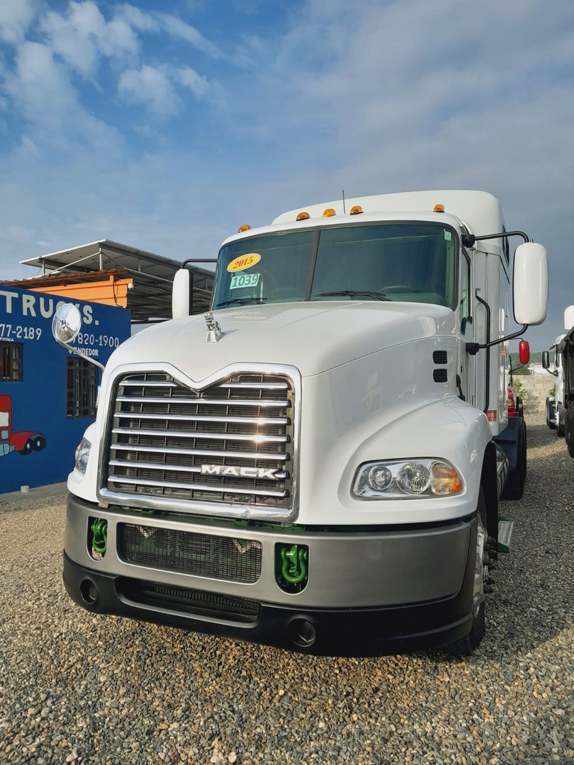 camiones y vehiculos pesados - Mack Pinnacle año 2015 6