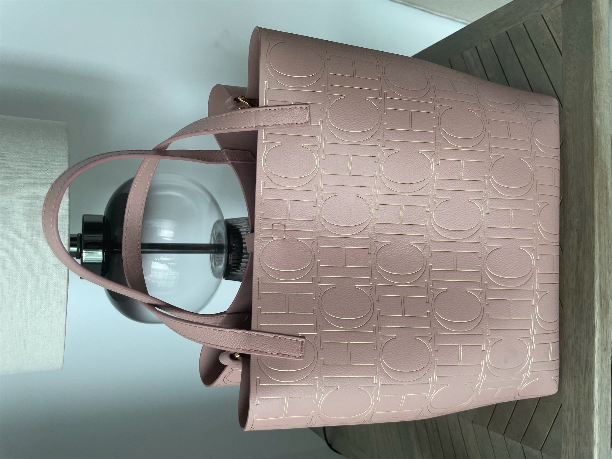 Corotos Hermosa cartera Carolina Herrera Like New