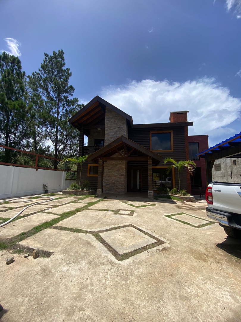 casas vacacionales y villas - Villa en venta para vacacionar en Jarabacoa, perfecta para rentar si desea.  2