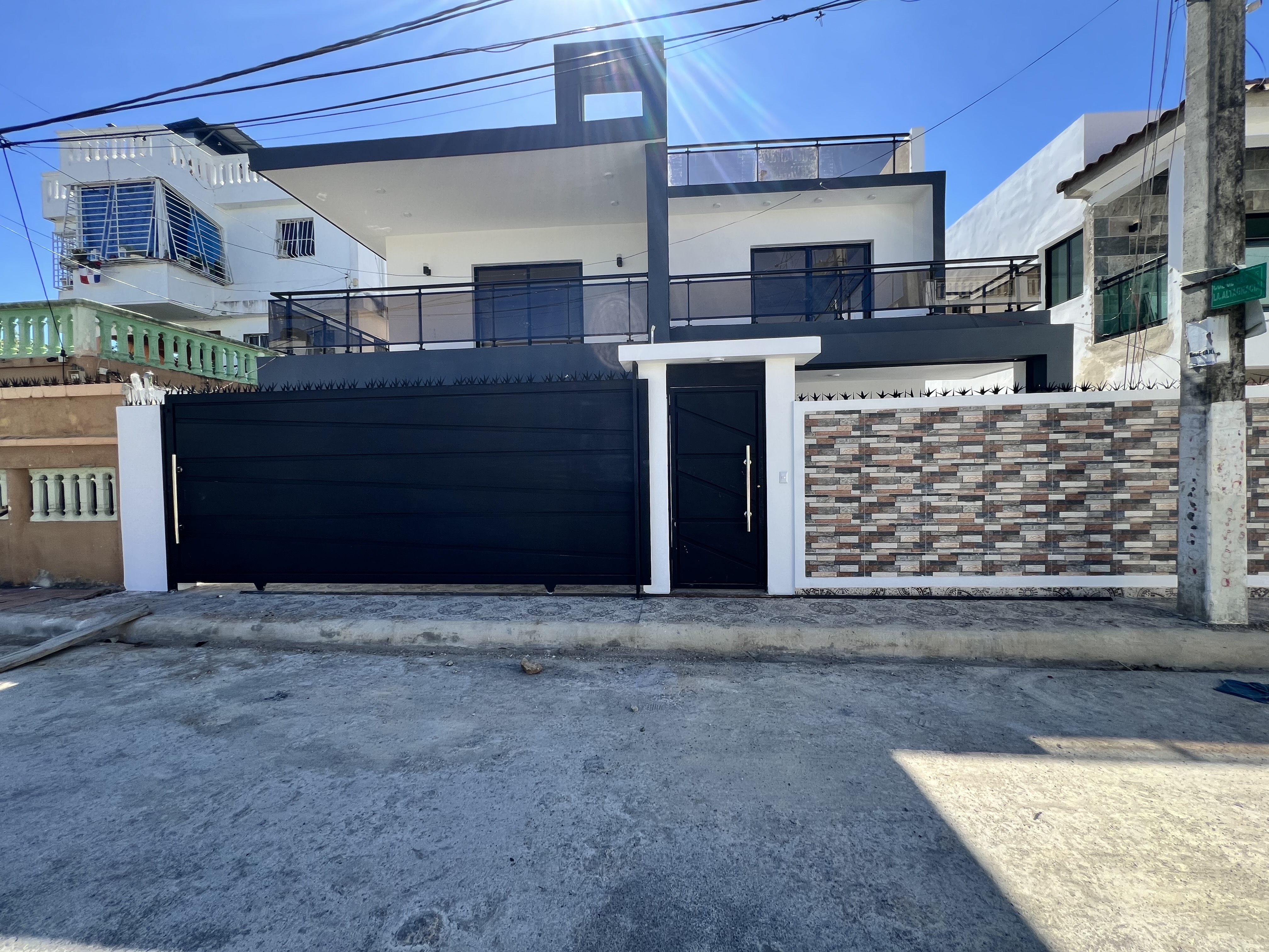 casas - venta de lujosa casa en la autopista de san isidro Santo Domingo este  1