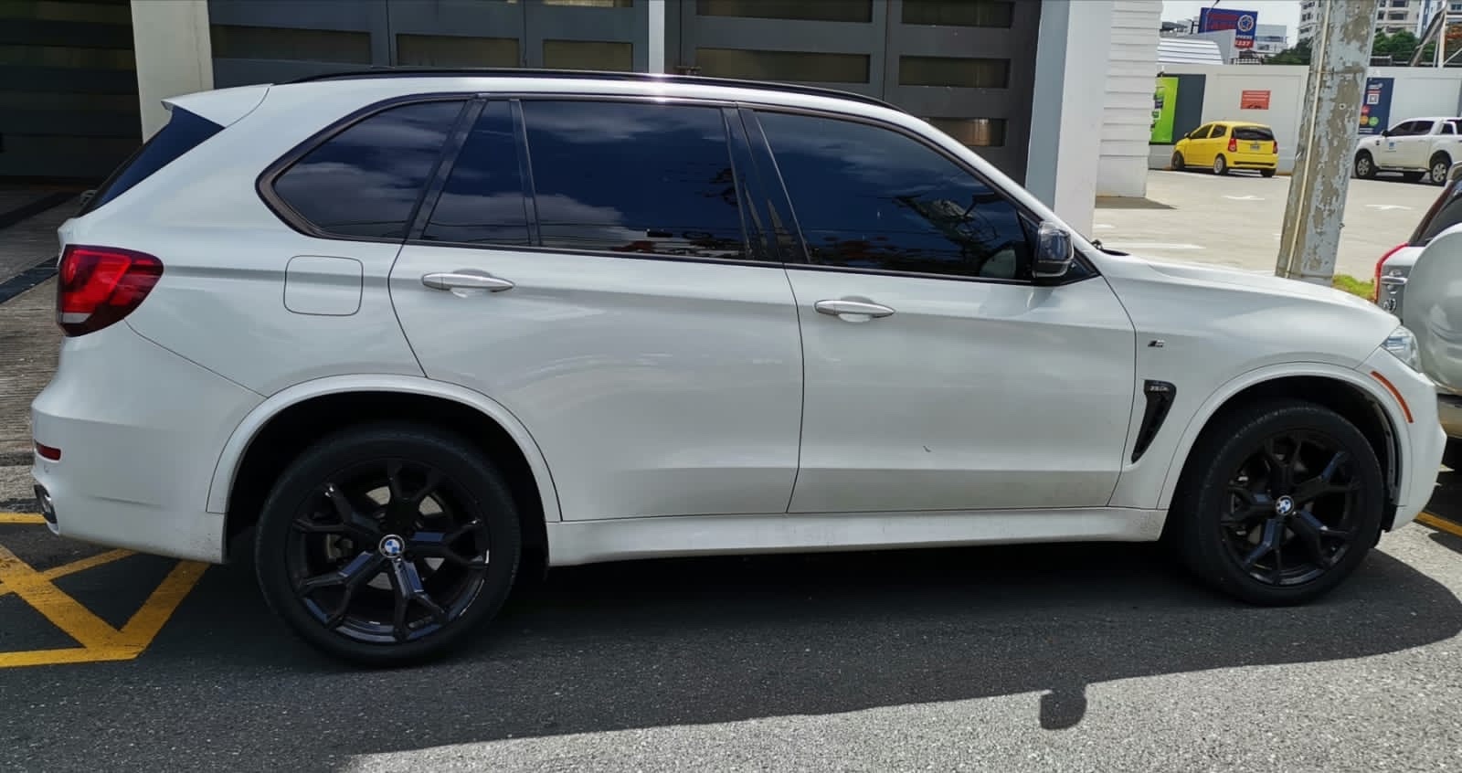 jeepetas y camionetas - BMW X5 XDrive35i 2016 M Sport Package! Panoramica AWD Excelentes Condiciones 8