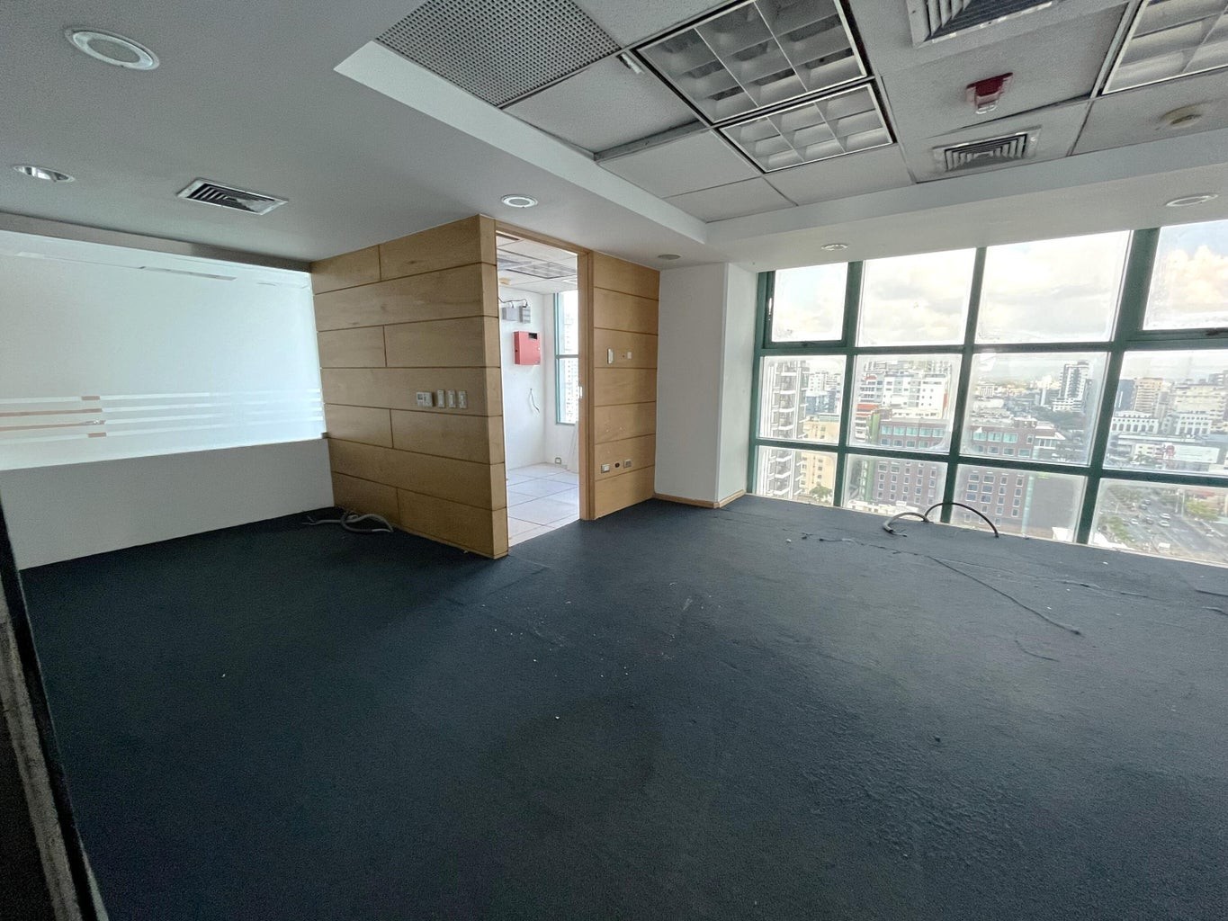 oficinas y locales comerciales - Alquiler Lujoso Torre Corporativo Piantini Local de 540 m2 5