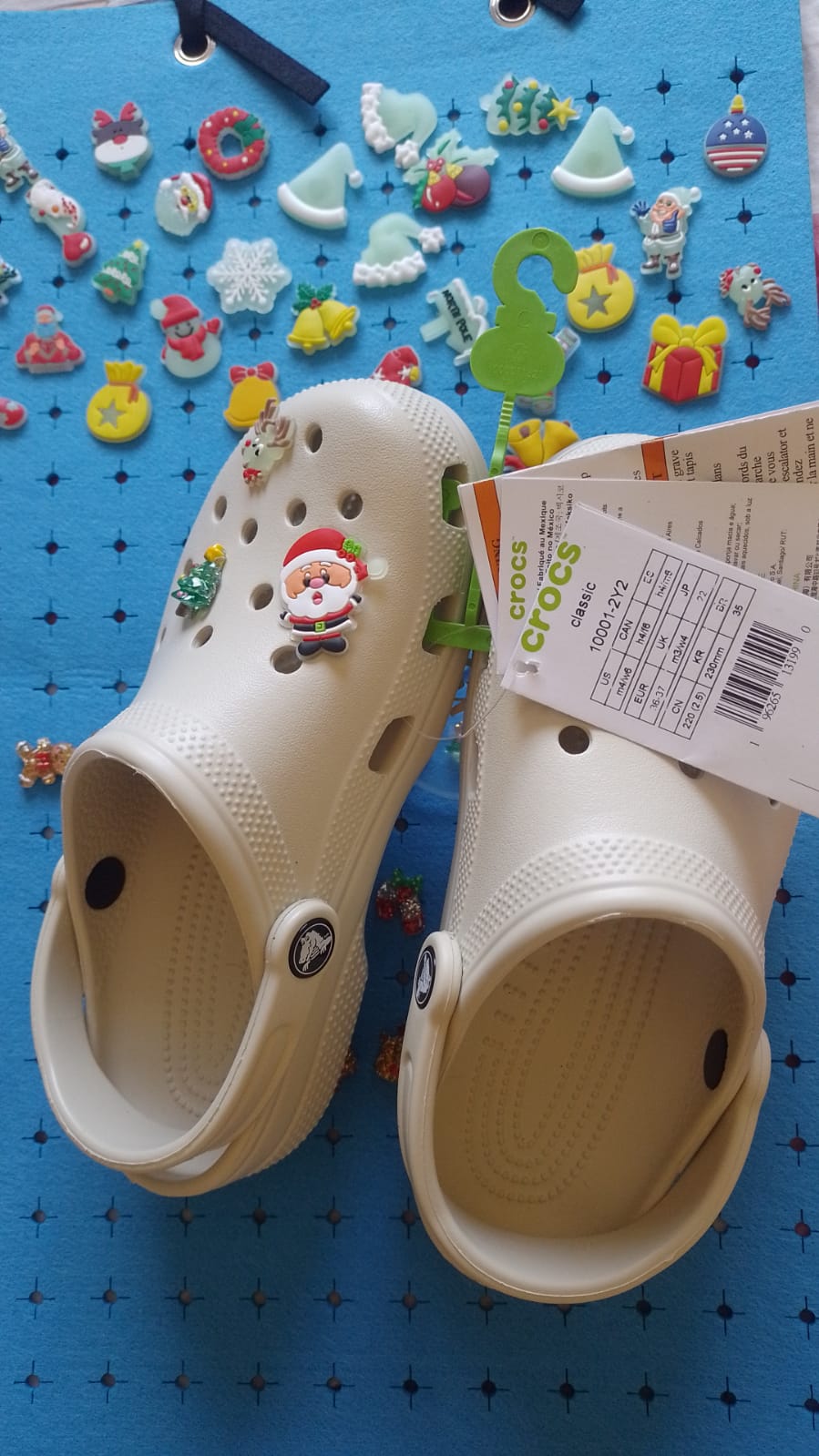 zapatos para mujer - VENDO CROCS ORIGIALES Y DIVERTIDOS PINES  0