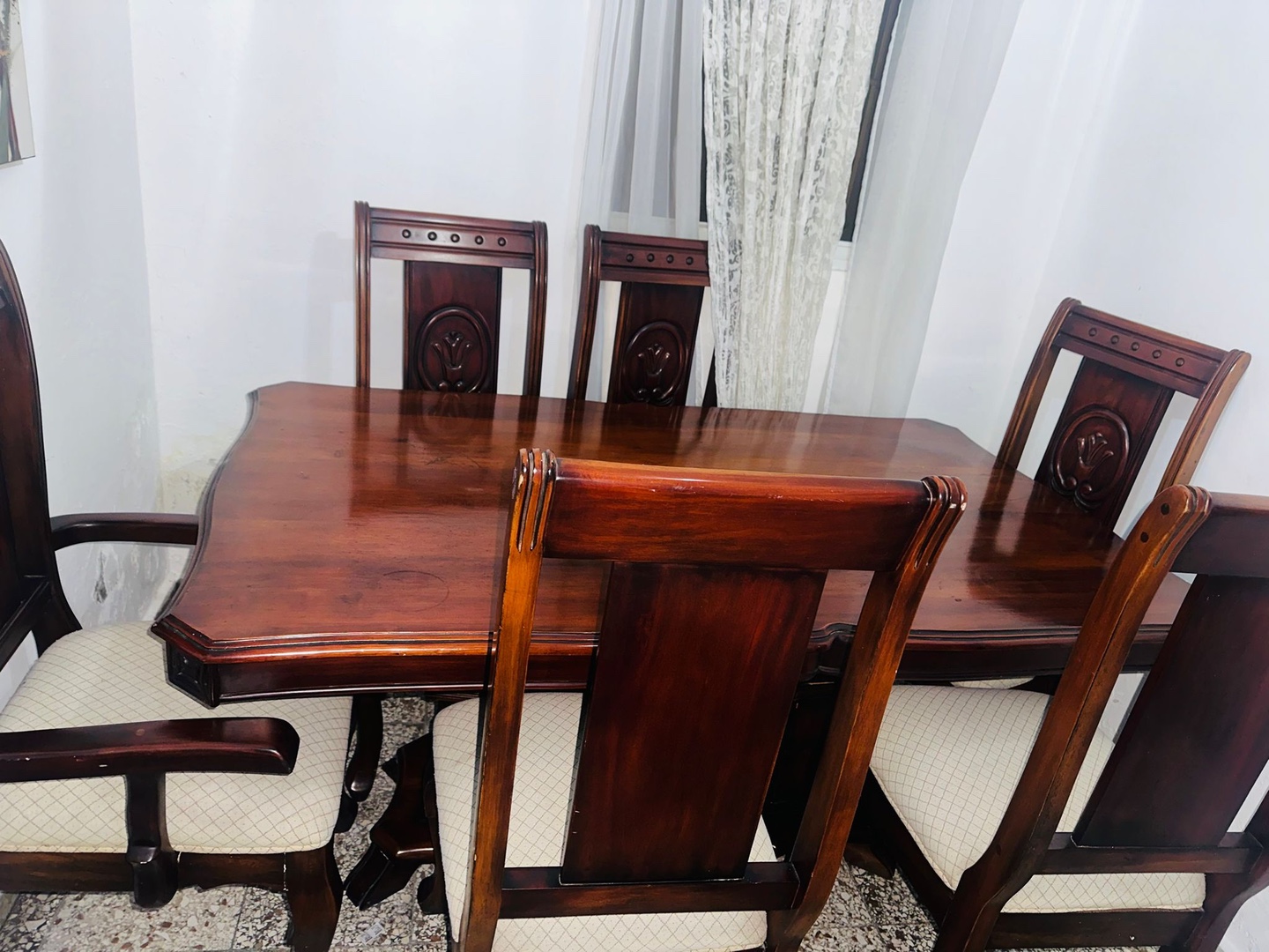 muebles y colchones - Comedor en caoba de 6 asientos.