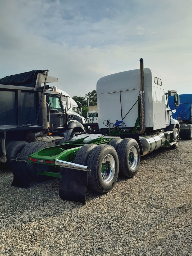 camiones y vehiculos pesados - Mack Pinnacle año 2015 4