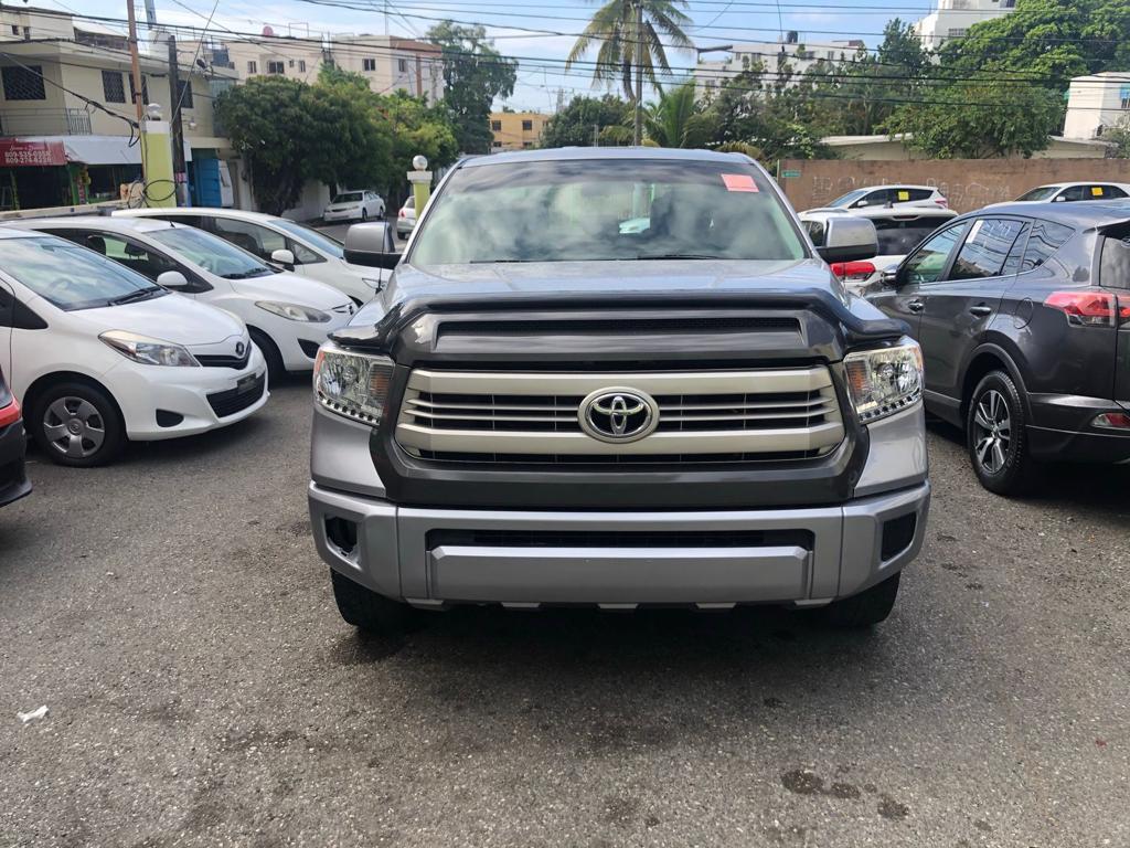 jeepetas y camionetas - Toyota tundra 2015 impecable  1